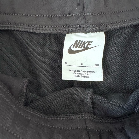 Nike Sportswear Club Fleece Mid-Rise Shorts - Picture 3 of 4